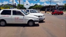 Palio e Uno batem em esquina de Cascavel minutos após atropelamento de idoso