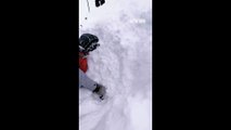 Il repère un skieur piégé sous une avalanche et le sauve