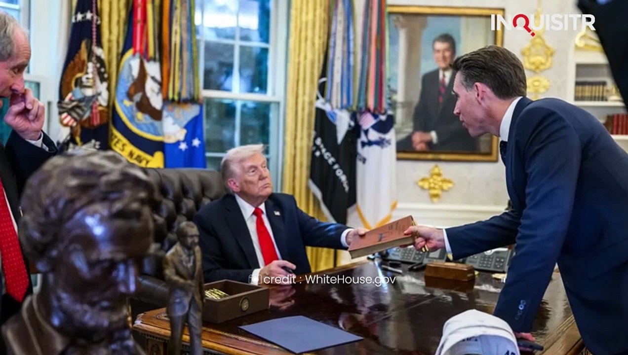 JD Vance’s Photo Gaffe Draws Mockery After 'Unflattering' Image of Trump Goes Live