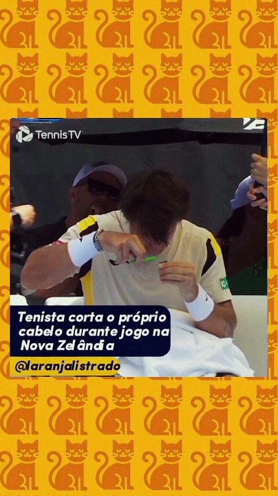 Tenista argentino corta o próprio cabelo em quadra durante jogo na Nova Zelândia