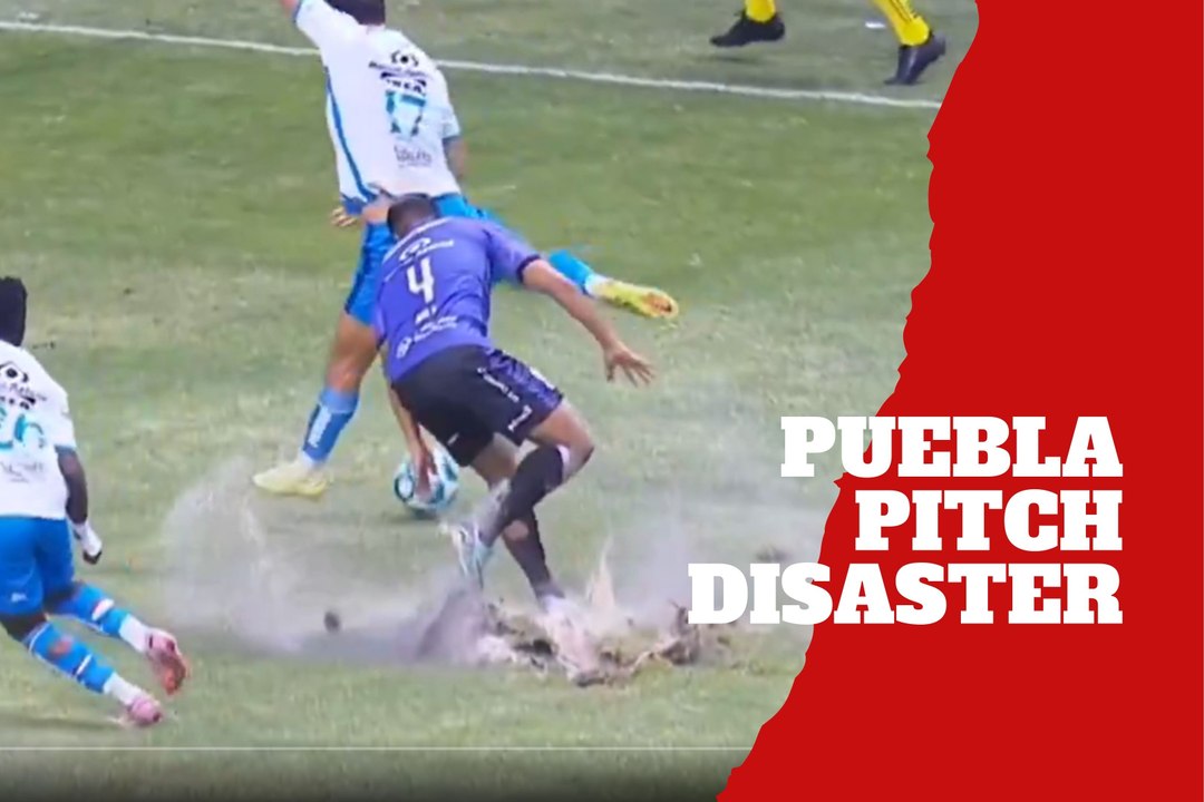 Puebla’s terrible pitch nearly injures a player after the grass rips apart