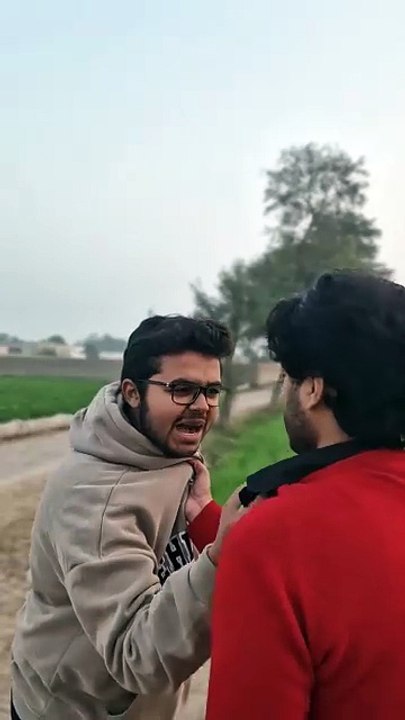 tu pagal ha tu pagal ha | do dost apas ma larai kar raha tha phir teesra a gya dost phir kia howa wo dekhain #funnyvideo#funshortsvideo#dost#funnycontent#mazha#pakistanicomedey#urducomedey#dailymotion#pagal#pagaldost#trendingno1#viral#viralthisvideo