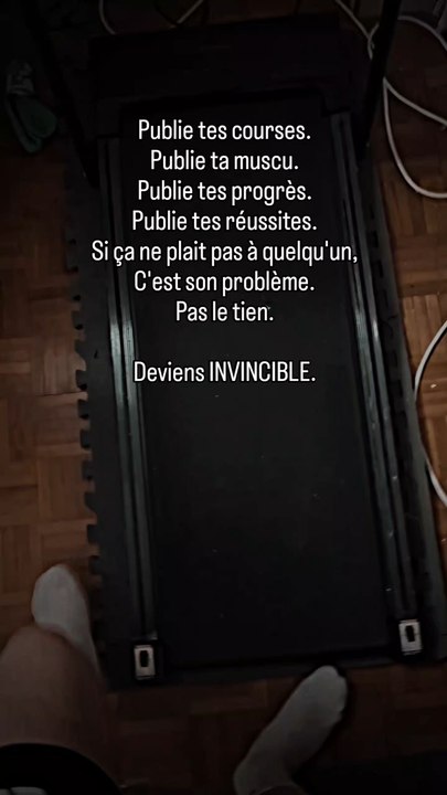 Dire qu'il y a quelques mois, on m'a annoncé que j'avais une double hernie discale et qu'aujourd'hui je cours plus de 3 minutes a 7,5 km/hAbonne-toi pour me soutenir @jvlie.run 💛On avances ensemble 💪#fatloss #run #running #discipline #mindset