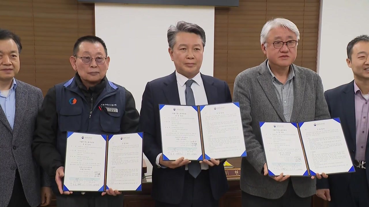 서울 시내버스 노사 협상 ’타결’...첫차 정상 운행 / YTN