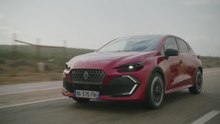 Renault Clio full hybrid E-Tech Techno in Absolute Red Driving Video