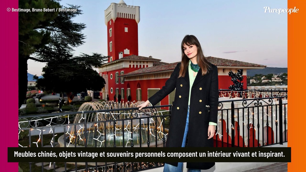 Clara Luciani ouvre les portes de son très bel appartement situé dans le 9ème arrondissement de Paris : petit tour du propriétaire