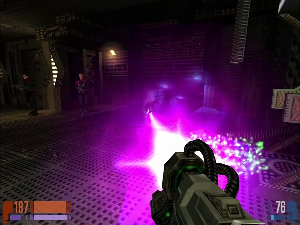 Im legendären Star Trek: Voyager - Elite Force retten wir einen Kollegen vor den Borg