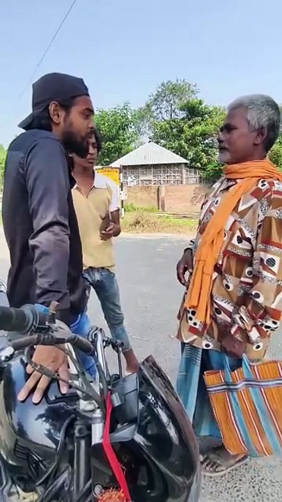चाचा को जब बोले कि आपका लड़का लड़की लेकर कहा ं भाग है तो चाचा बिल्कुल ही नहीं डरा
