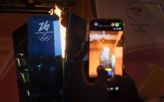Milano Cortina 2026, la fiaccola olimpica arriva a Varese
