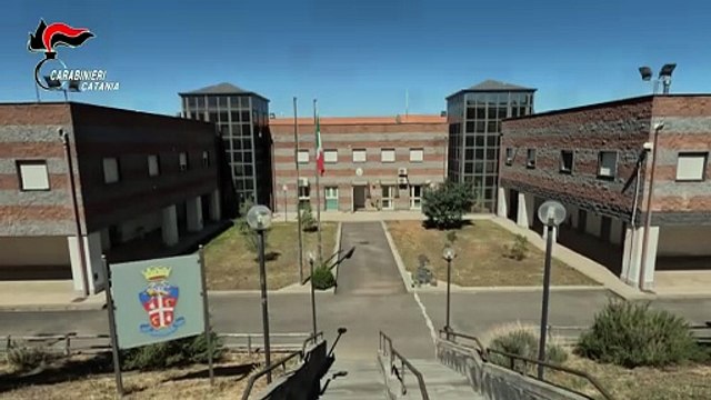 Bronte, anziana truffata con il metodo del finto carabiniere. Arrestati due giovani di 20 e 21 anni