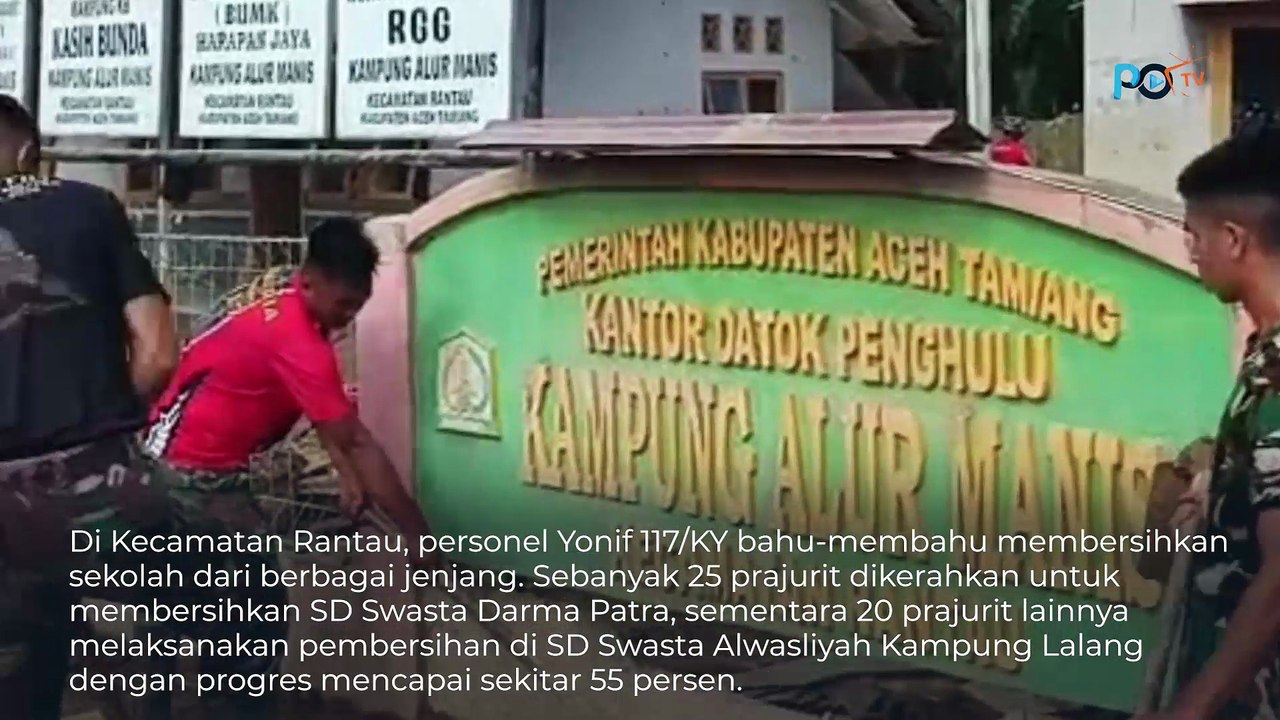 Andalkan Serokan dan Gerobak, TNI Bersihkan Lumpur Tebal di Sekolah-sekolah Aceh Tamiang