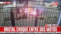 Impresionante choque entre dos motos termina con incendio y una persona muerta