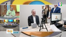Luis Abinader recibe primer pasaporte electronico dominicano | Hoy Mismo