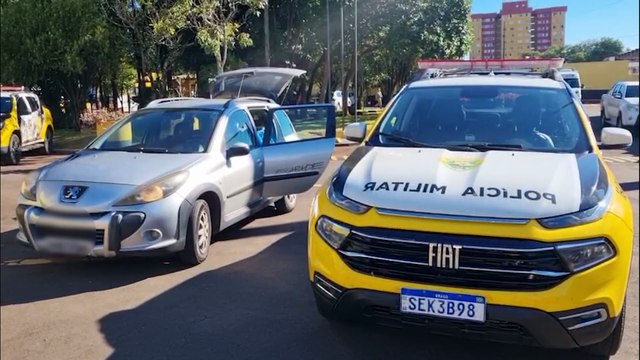 Dois homens são detidos com agulhas para tatuagem contrabandeadas após perseguição policial
