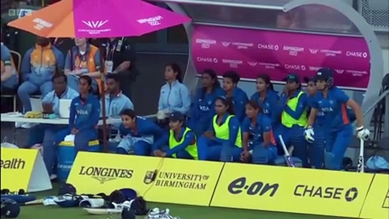 Viral CWG Moment 😅 | Yastika Bhatia Trips, Recovers Like a Pro