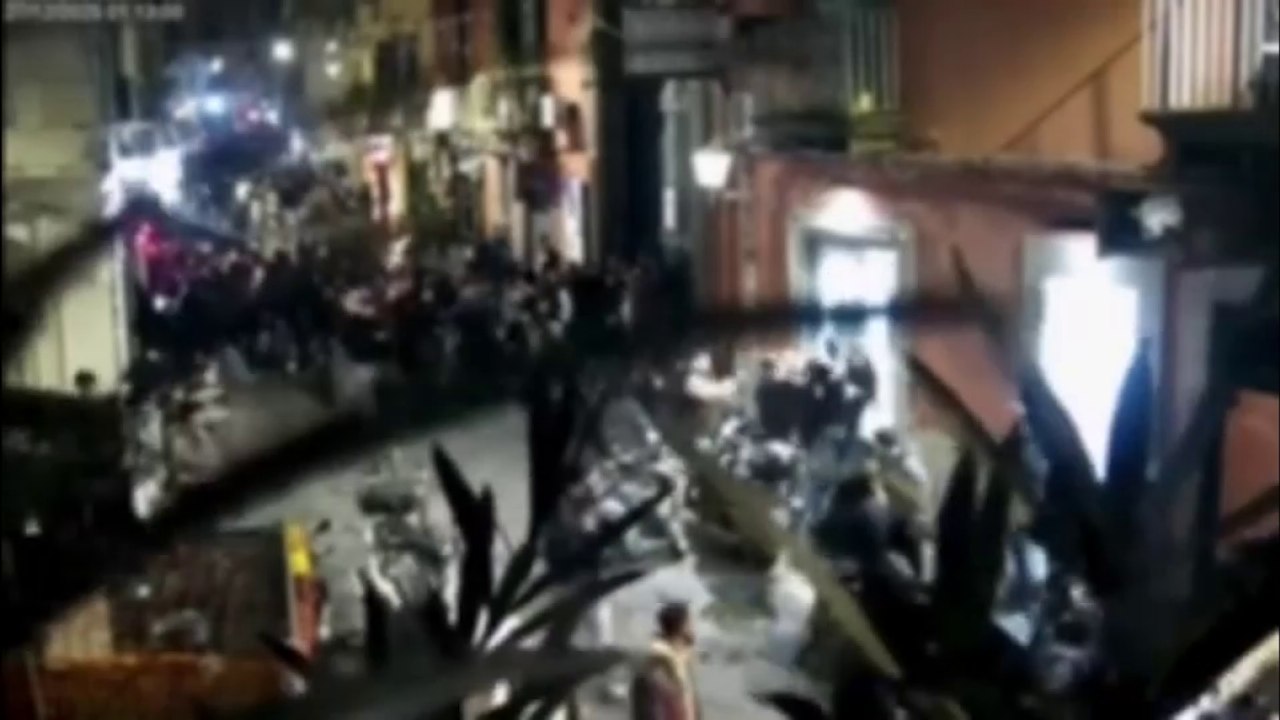 Il video dell'aggressione a Bruno Petrone, calciatore 18enne accoltellato a Napoli