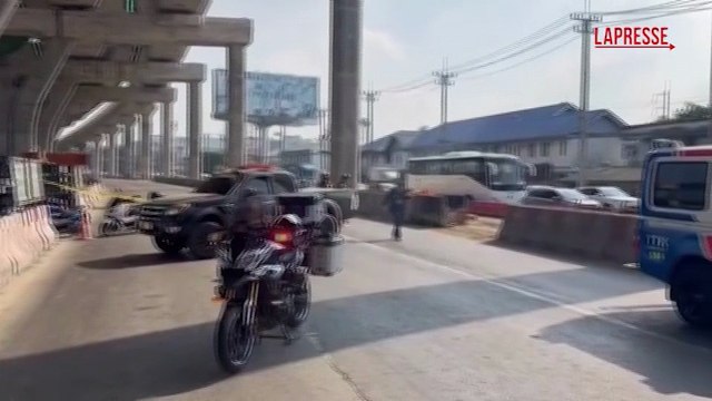 Thailandia, una gru crolla sull'autostrada a Bangkok
