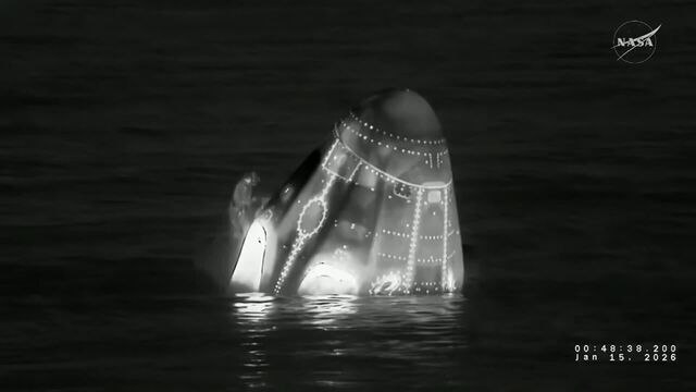 SpaceX Capsule Containing ISS Astronauts Splashes Down