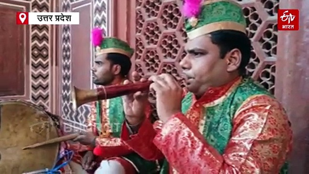 ताजमहल में तीन दिन फ्री एंट्री; शाहजहां और मुमताज की कब्र पर चढ़ाई फूलों की चादर, लगी लंबी कतार