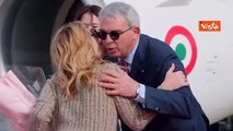 Meloni a Tokyo per incontrare premier Takaichi, l'arrivo all'aeroporto con la figlia Ginevra
