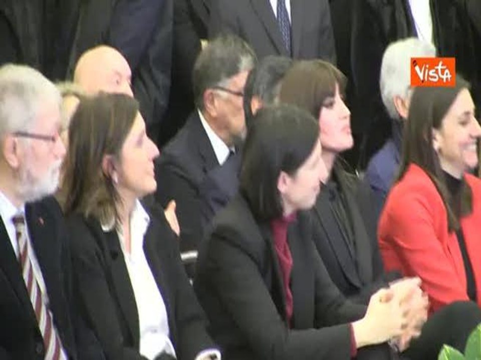 Elly Schlein alla camera ardente per Valeria Fe...