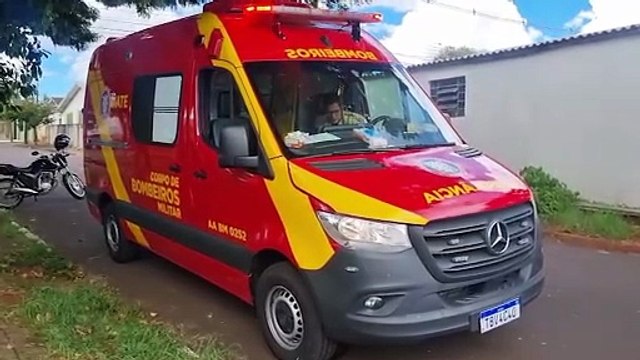 Homem sofre ataque epilético e bate a cabeça no chão em praça de Cascavel