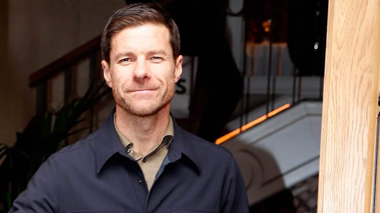 Xabi Alonso afirma estar "tranquilo" mientras recibe apoyos en la calle: "Ánimo, grande"