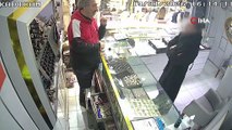 Bahçelievler’de silahlı kuyumcu soygunu kamerada: Yaklaşık 3 milyon liralık altınla kayıplara karıştı