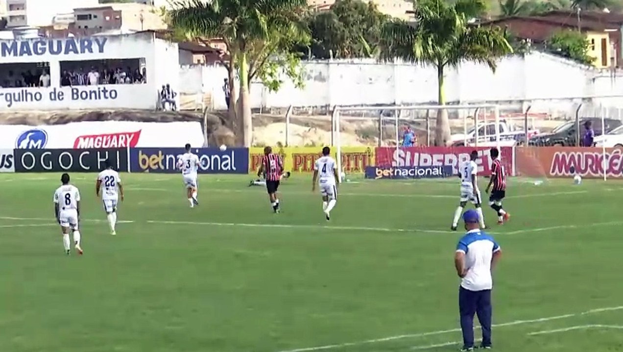 Relato do Jogo Intenso entre Santa e Maguari sob o Sol Forte no Estádio Arthur Tavares de Melo - Análise Tática do Técnico Marcelo Cabo