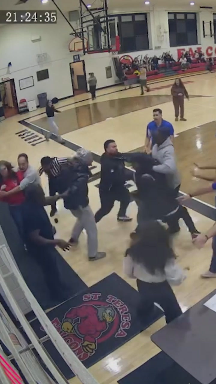 Parents erupt into massive brawl during Catholic youth basketball game in Staten Island