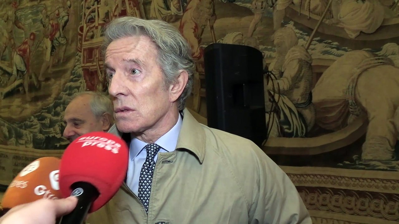 Alfonso Díez, viudo de la duquesa de Alba, en su último homenaje: "Cuando lo haces con cariño no te desbordas"