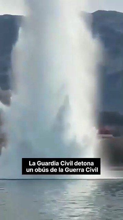 La Guardia Civil ha hallado un obús de la Guerra Civil a 400 m de la costa, a la altura de la playa de la Albarana, en Dénia, Alicante.