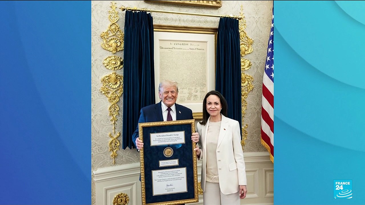 Venezuela : Donald Trump reçoit l'opposante Machado, qui lui remet la médaille de son prix Nobel de la paix