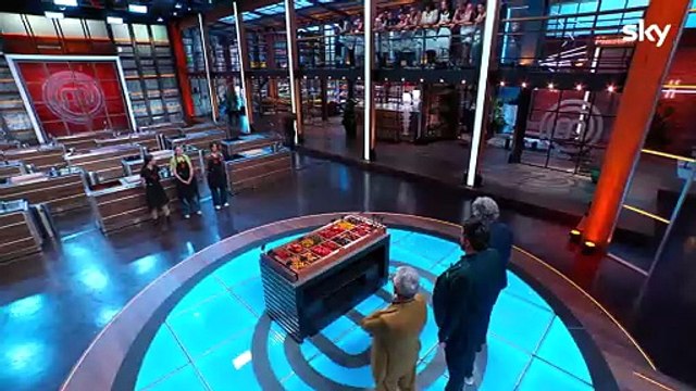MasterChef Italia Ciccio Sultano ospite, Cannavacciuolo sviene , le eliminazioni