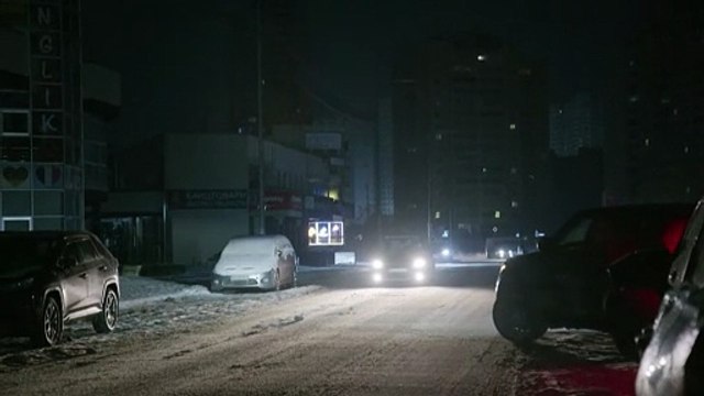 Wojna w Ukrainie: jak Kijów radzi sobie z zimowymi przerwami w dostawach prądu