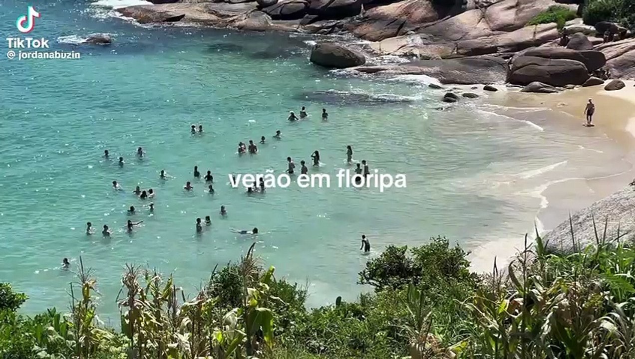 Praia isolada de Florianópolis viraliza em "cena de filme" no TikTok: "O paraíso é aqui"