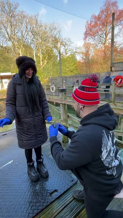 Nicolai proposes to Nicola at Birdworld