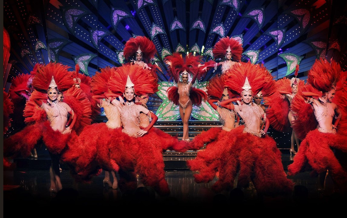 Secrets d’atelier : au coeur du Moulin Rouge, le mythique plumassier Maison Février fait danser les plumes
