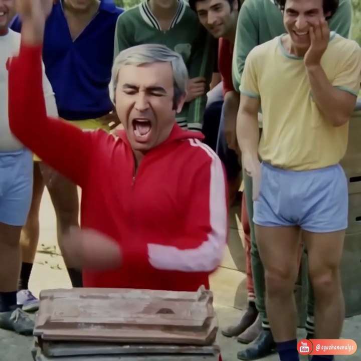 Badi Ekrem Kiremit Kırıyor