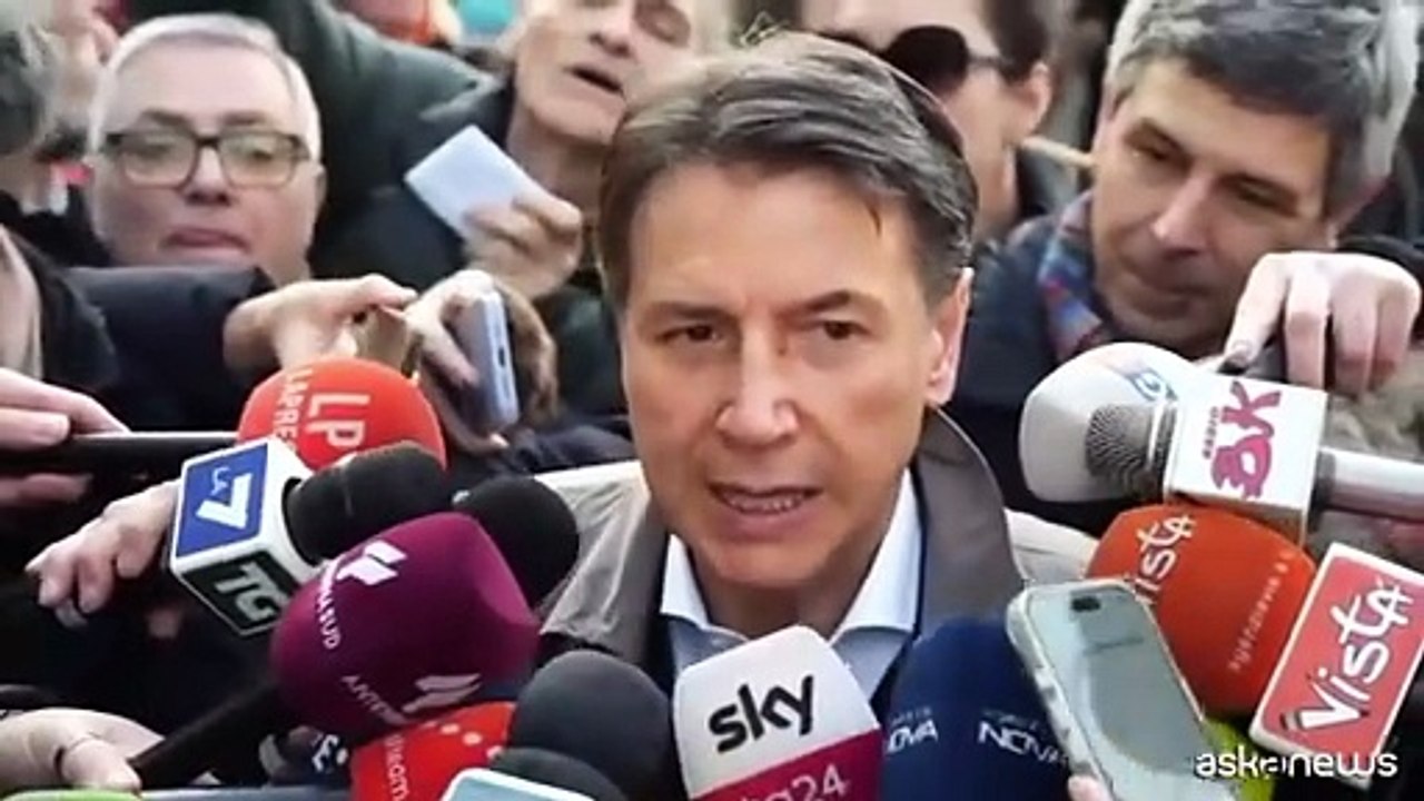 Conte in piazza per l'Iran: "Dobbiamo dare segnale a popolo iraniano"