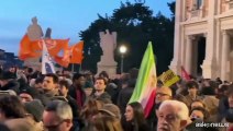 Iran, la manifestazione di solidarietà in piazza del Campidoglio a Roma