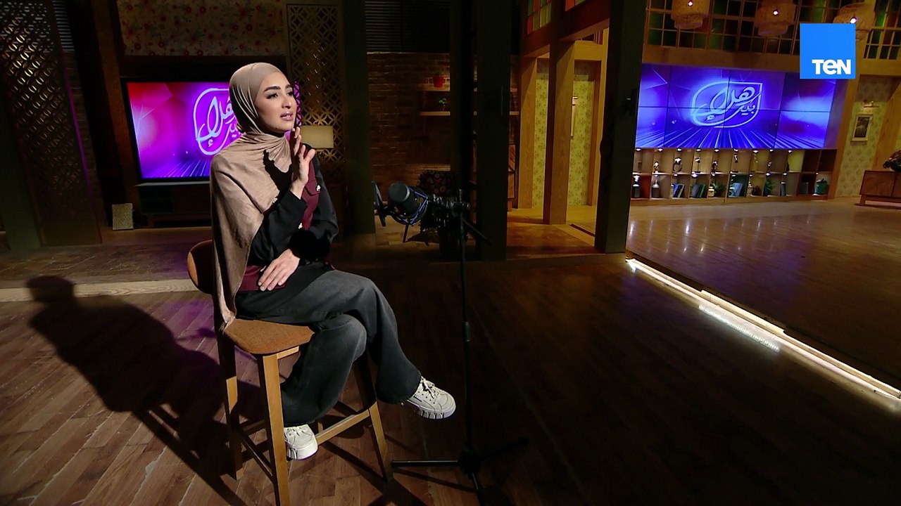 ياه عالسنين المسروقين مني في هواه عالفاضي ياه" 💔 تعالوا نسمعها بصوت هلا آحساس تاني