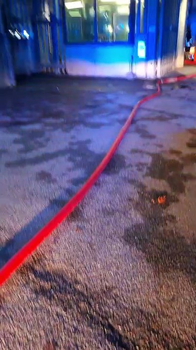 Incendio nella caserma, l'intervento dei vigili del fuoco