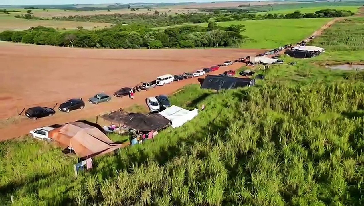 MST transfere acampamento para fazenda em Perobal e Incra tenta conciliar crise agrária