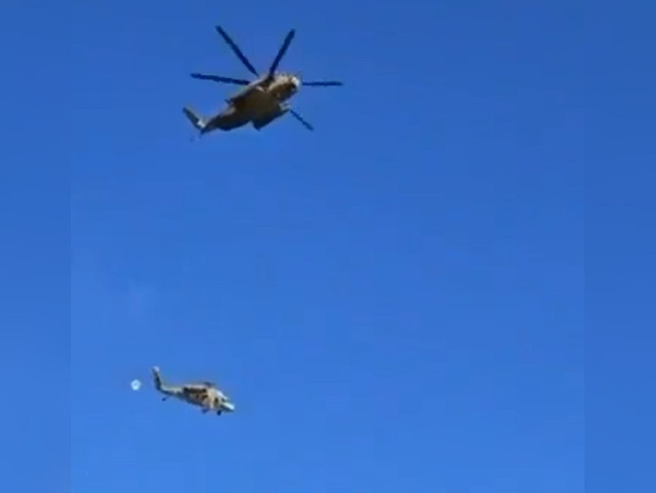 Verpatzte Rettung: Hubschrauber lässt anderen Heli fallen