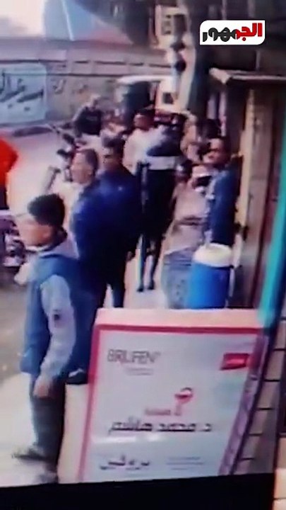 كاميرات المراقبة ترصد واقعة اعتداء علي مواطن في المطرية شرق القاهرة
