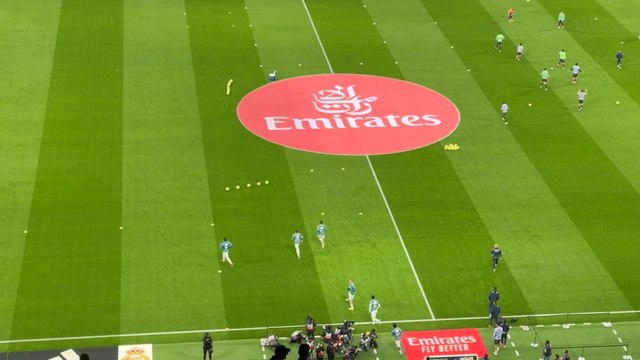 Sonora pitada del Bernabéu a los jugadores del Real Madrid al saltar a entrenar al césped