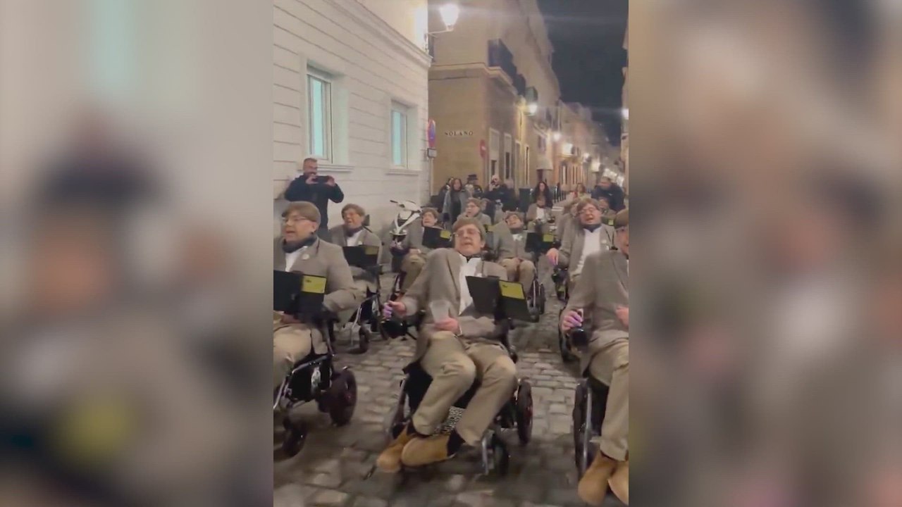 La chirigota viral inspirada en Stephen Hawkings que está dando la vuelta al mundo