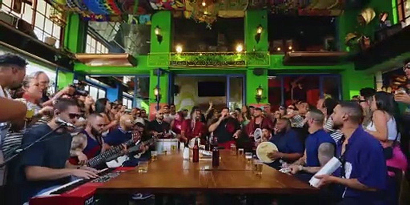 Grupo Menos é Mais - Coração Partido  Clipe Oficial