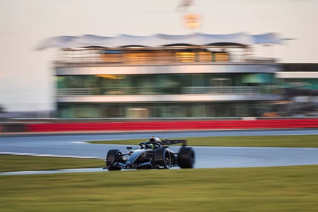 Les premiers tours de roue d'une Cadillac en F1